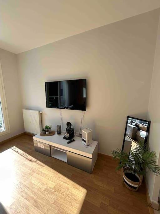 Duplex Lumineux Tout Equipe/Rer D/Balcon/Parking Corbeil-Essonnes Buitenkant foto